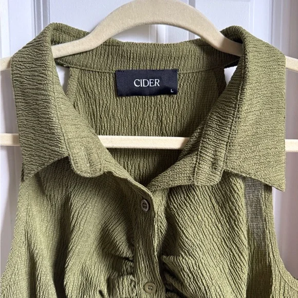 Cider Solid Texture Collar Crop Top in Green - Picture 7 of 8